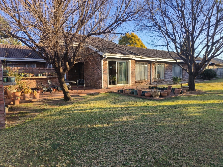3 Bedroom Property for Sale in Miederpark North West
